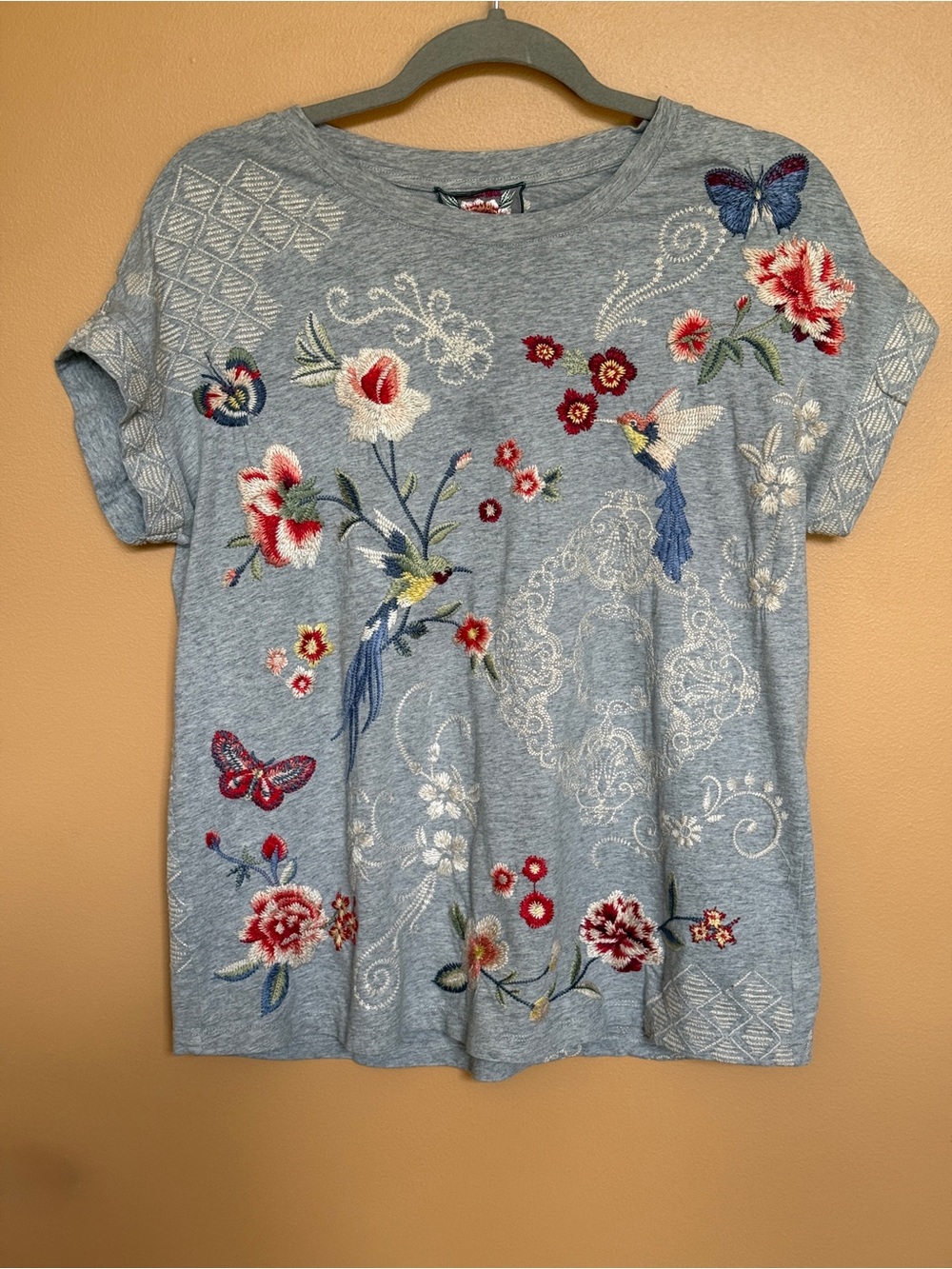 Johnny Was Heather Gray Embroidered Floral & Bird Short Sleeve Tee